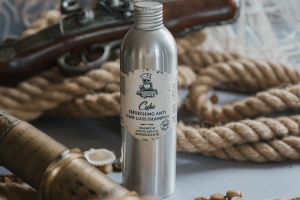 Capelli forti e sani: scopri il nostro shampoo anticaduta uomo